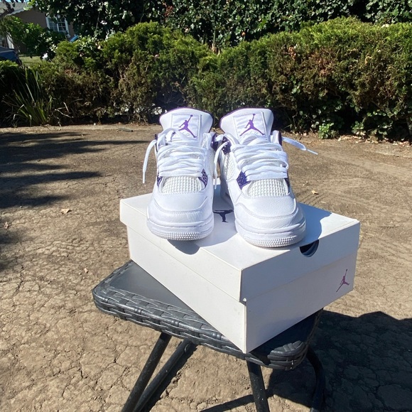 Jordan 4s Metallic purple - Picture 4 of 10